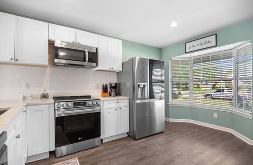 Irving House | Lakeview in the City!
