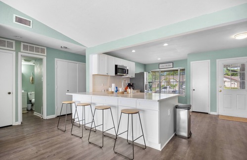 Irving House | Lakeview in the City!