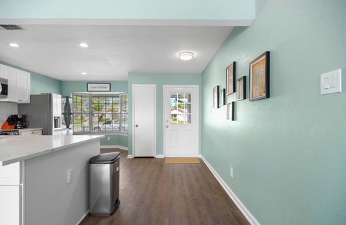 Irving House | Lakeview in the City!
