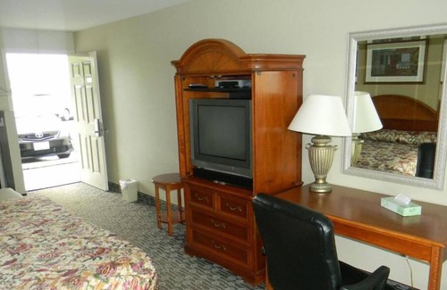 Centralia Hotel | Comfortable Lakeview Inn Centralia with Family-Friendly Amenities
