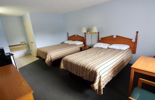 Taylor Creek Hotel | Ideal Family Retreat at Lakeview Inn & Suites Okeechobee