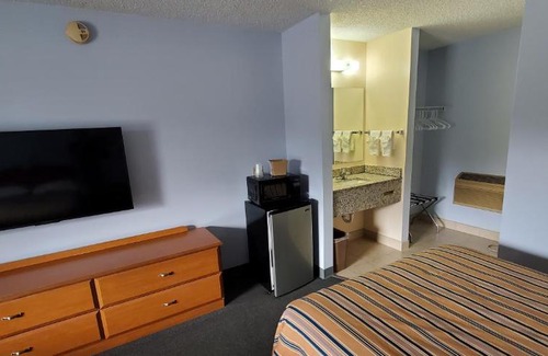 Taylor Creek Hotel | Ideal Family Retreat at Lakeview Inn & Suites Okeechobee