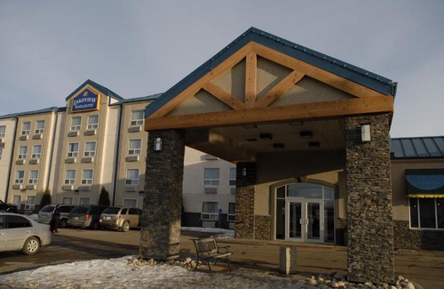 Fort Saskatchewan Hotel | Pet-Friendly Comfort at Lakeview Inns & Suites, Fort Saskatchewan