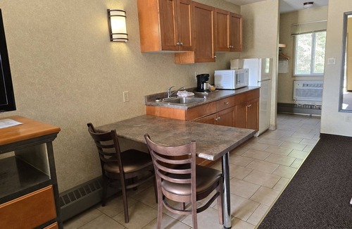 Hinton Hotel | Comfortable Stay at Lakeview Inns & Suites - Hinton
