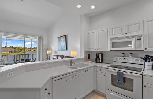 Fort Myers Condo | Lakeview Lanai: Premier Resort Amenities in Fort Myers!