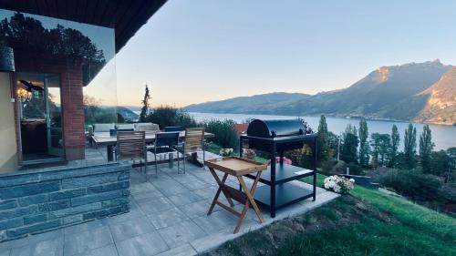 Krattigen House | Inviting Lakeview Little House: Child Friendly & Rated 9/10