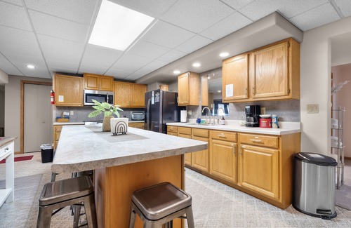 Delhi House | Lakeview Living: Guest Rated 10/10 with Pool & Ocean View