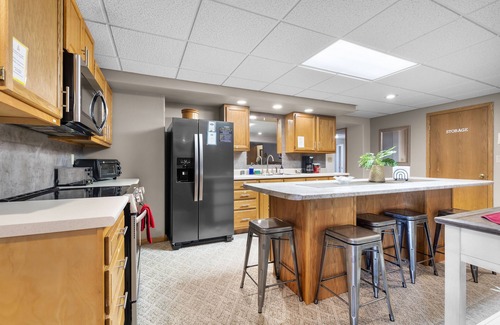 Delhi House | Lakeview Living: Guest Rated 10/10 with Pool & Ocean View
