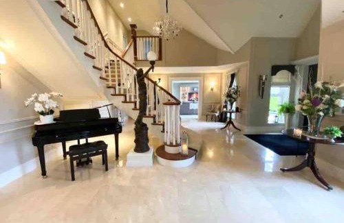Blessington Villa | Serene Lakeview Lodge Home with Hot Tub & Oceanfront Bliss
