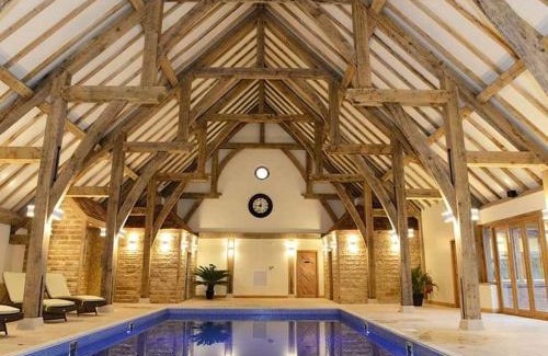 Wisbech Apartment | Unforgettable Lakeview Lodge: Rated 10/10 with Oceanfront Bliss