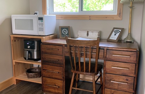 Crystal Falls Apartment | Pet-Friendly Lakeview Loft Retreat with Breakfast Included