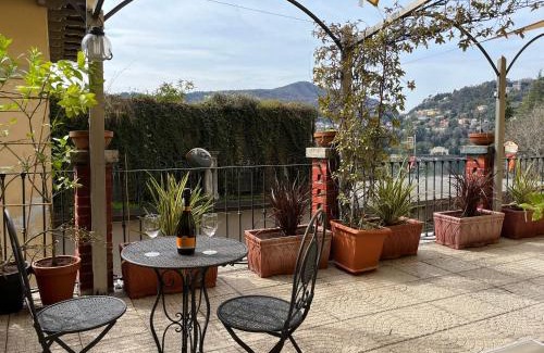 Como Apartment | Lakeview Loft with Terrace and Oceanfront Views - 10/10 Rated