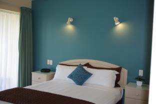 Waterhouse Hotel | Relax at Lakeview Motel and Apartments - Pet Friendly Retreat