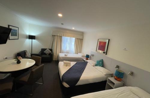 Belmont South Hotel | Affordable Lakeview Motor Inn with Family-Friendly Amenities
