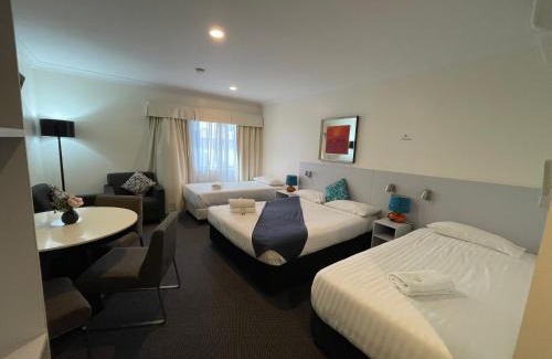 Belmont South Hotel | Affordable Lakeview Motor Inn with Family-Friendly Amenities