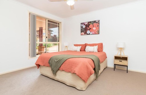 Forster House | Explore Lakeview on Victoria: Pet & Child Friendly Retreat