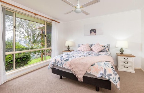 Forster House | Explore Lakeview on Victoria: Pet & Child Friendly Retreat