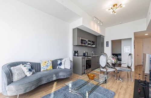 King West Village Apartment | Beautiful Lakeview Penthouse with Family & Pet Amenities