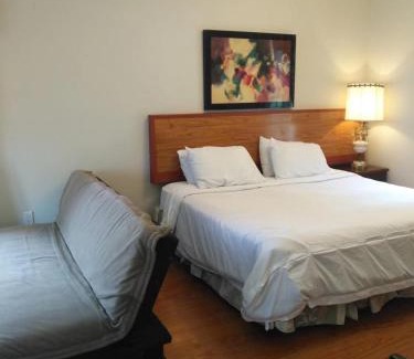 Adjala-Tosorontio Apartment | Scenic Lake View Resort Suite with Family-Friendly Amenities