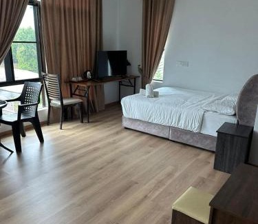 Temerloh House | Family-Friendly Lakeview Resort for Memorable Getaways