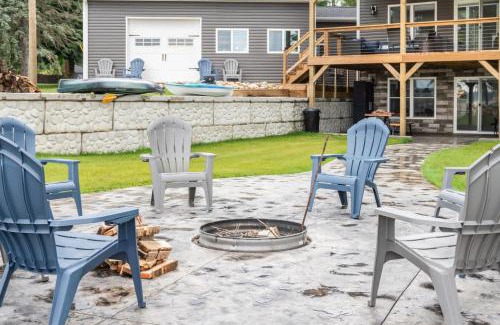 Brooklyn House | Lakeview Retreat, 6BR with Hot Tub Bliss