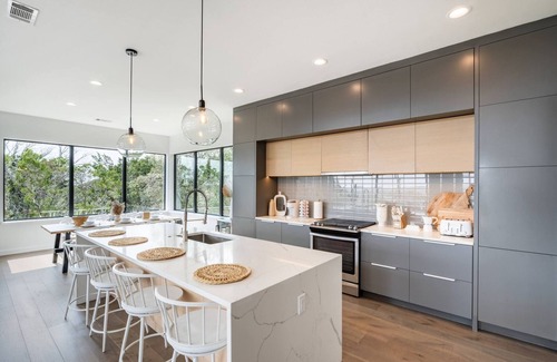 McNeil House | Lakeview Retreat: Pet-Friendly with Terrace & BBQ Bliss