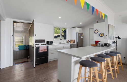 Waitetoko House | Tranquil Lakeview Scope - Family-Friendly Tauranga Retreat