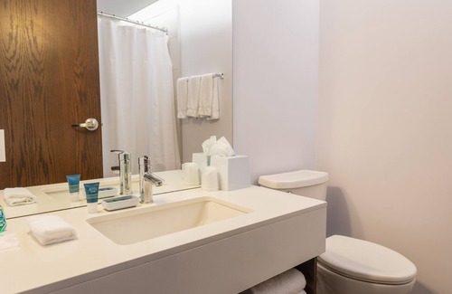 Winnipeg Hotel | Experience Lakeview Signature: Family-Friendly Retreat Awaits