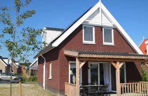Municipality of Nissewaard House | Scenic Lakeview Villa with Swimming Pool & Fishing Pier