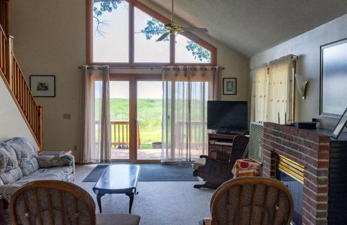 Au Gres House | Serene Lakeview & Wildlife Retreat: Child-Friendly Escape