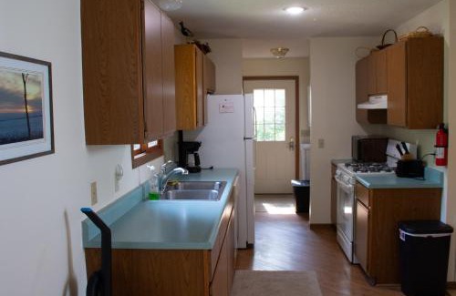 Au Gres House | Serene Lakeview & Wildlife Retreat: Child-Friendly Escape