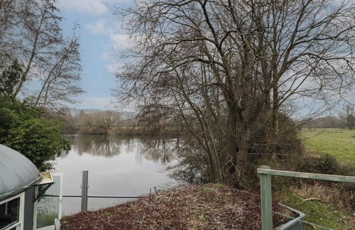 Beckford Cottage | Lakeview Yurt: Pet-Friendly Retreat with Spa & Hot Tub