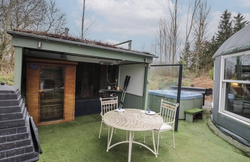 Beckford Cottage | Lakeview Yurt: Pet-Friendly Retreat with Spa & Hot Tub