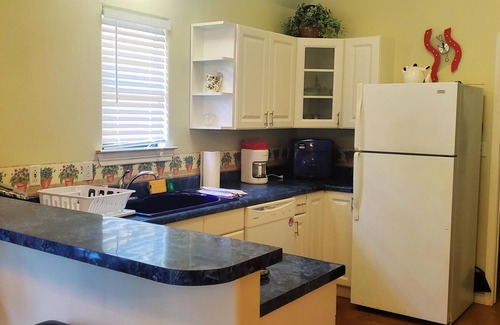 Kingsland Condo | Lakeview Condo at Lake LBJ with Boat Slip and Hot Tub