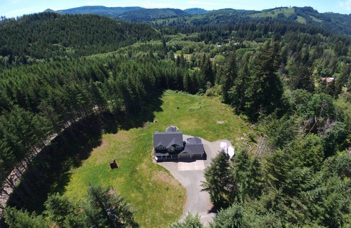 Amboy House | Lakewood Retreat: Guest Rated 9.8 with Hot Tub & Hiking