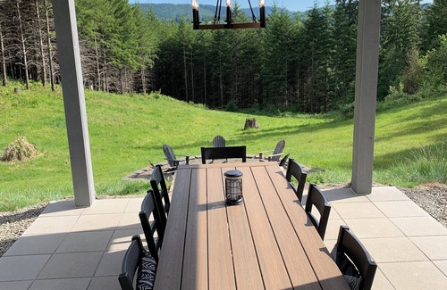 Amboy House | Lakewood Retreat: Guest Rated 9.8 with Hot Tub & Hiking