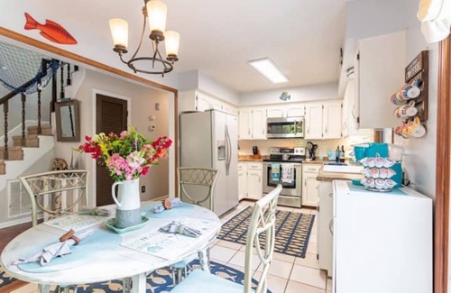 Inman House | Experience Amazing Sunsets at LakingitEz with Hot Tub