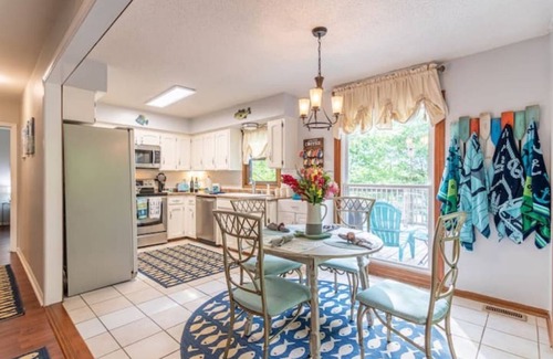 Inman House | Experience Amazing Sunsets at LakingitEz with Hot Tub