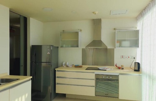 Kollupitiya Apartment | Experience Comfort at LAKNA HOUSE - Family-Friendly Haven