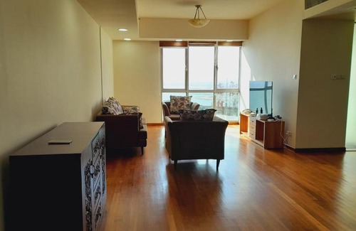 Kollupitiya Apartment | Experience Comfort at LAKNA HOUSE - Family-Friendly Haven