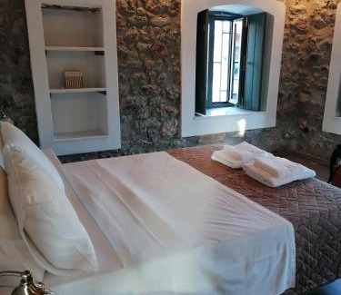 Zarakas Apartment | Discover Lakonian Home: 9.6/10 Rated, Family & Pet Friendly