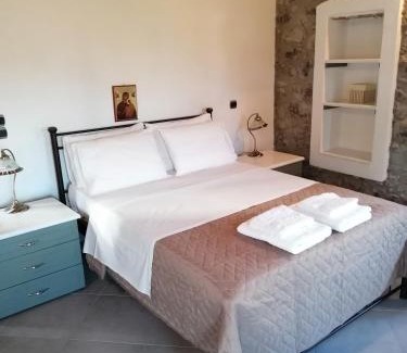 Zarakas Apartment | Discover Lakonian Home: 9.6/10 Rated, Family & Pet Friendly
