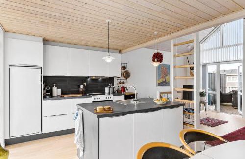Lokken House | Family-Friendly Laksen 64 Cottage Near Beach & Golf