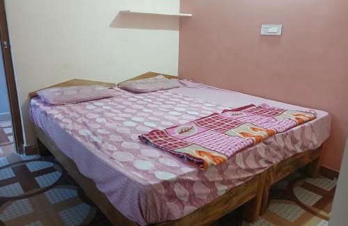 Sanapur House | Relax at Lakshmamma Homestay: Family & Pet-Friendly Retreat