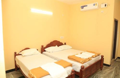 Thirukadaiyur Hotel | Lakshmi Mahal Rooms