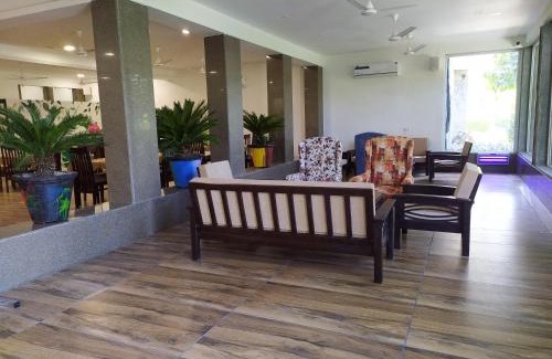 Ranakpur Hotel | Discover Lal Bagh Ranakpur: Family-Friendly Retreat with Pool