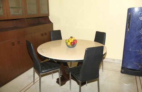 Sohna Apartment | Pet-Friendly Lal Kothi: Cozy 2 BHK Homestay in Sohna