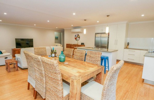 Agnes Water House | Beachfront LALAPANZI House: Pet-Friendly with Boat Parking