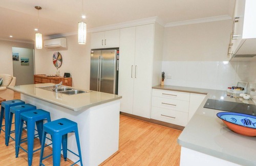 Agnes Water House | Beachfront LALAPANZI House: Pet-Friendly with Boat Parking