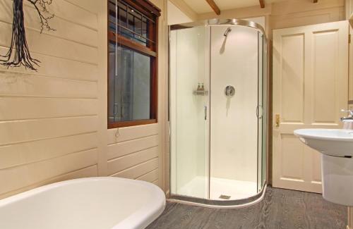 Helderberg Rural Bed & Breakfast | Relax at Lalapanzi Lodge with Oceanfront Views & Pool